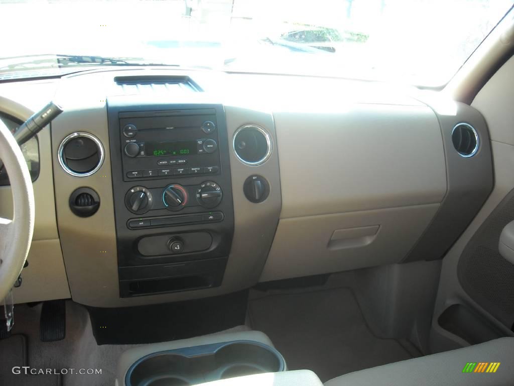 2004 F150 XLT SuperCrew - Bright Red / Dark Flint photo #32