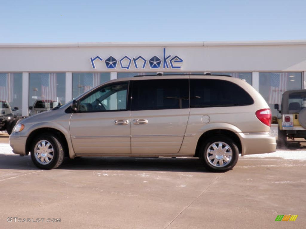 2007 Town & Country Limited - Linen Gold Metallic / Dark Khaki/Light Graystone photo #2