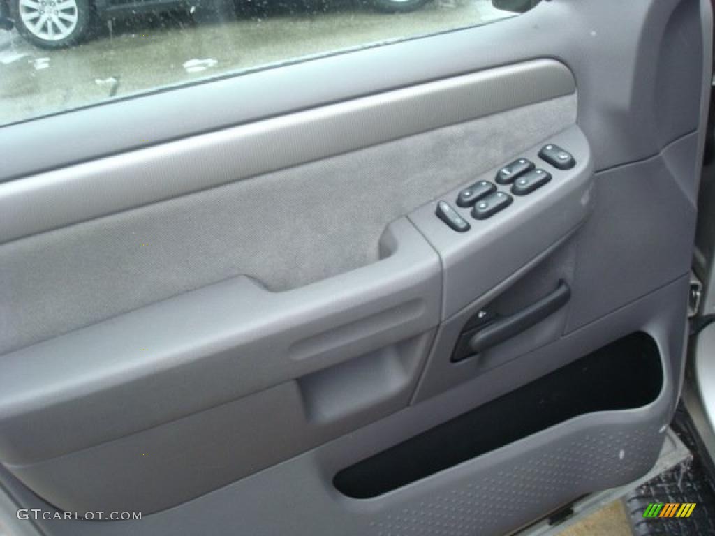 2004 Explorer XLT 4x4 - Silver Birch Metallic / Midnight Grey photo #14