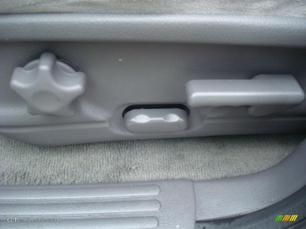 2004 Explorer XLT 4x4 - Silver Birch Metallic / Midnight Grey photo #15