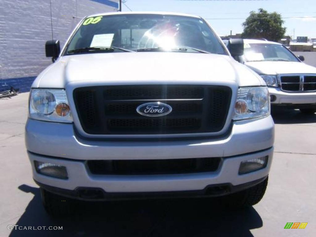 2005 F150 STX SuperCab 4x4 - Silver Metallic / Medium Flint Grey photo #2