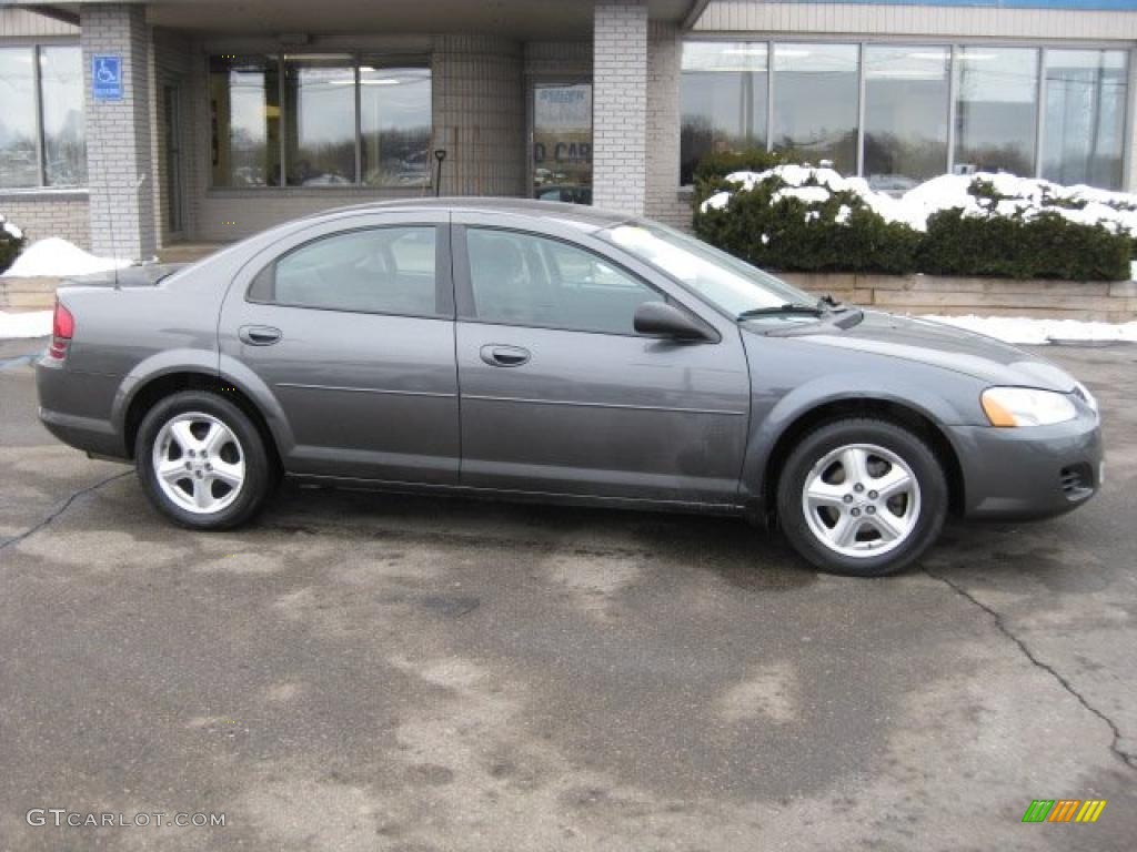 2004 Stratus SXT Sedan - Graphite Metallic / Dark Slate Gray photo #1