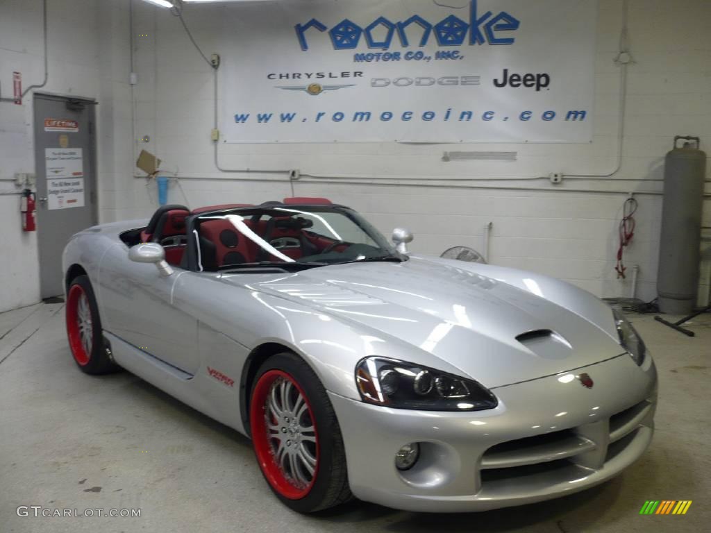 2005 Viper SRT-10 - Viper Bright Silver Metallic / Black/Red photo #1