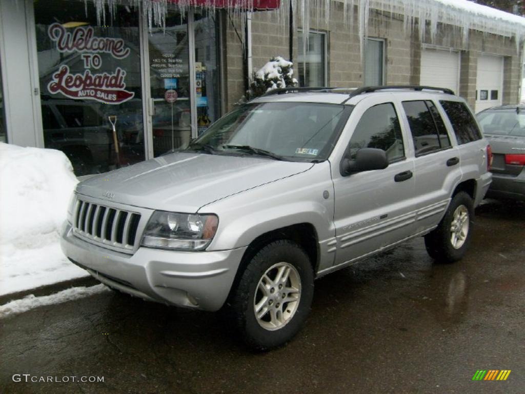 2004 Grand Cherokee Laredo 4x4 - Bright Silver Metallic / Dark Slate Gray photo #1