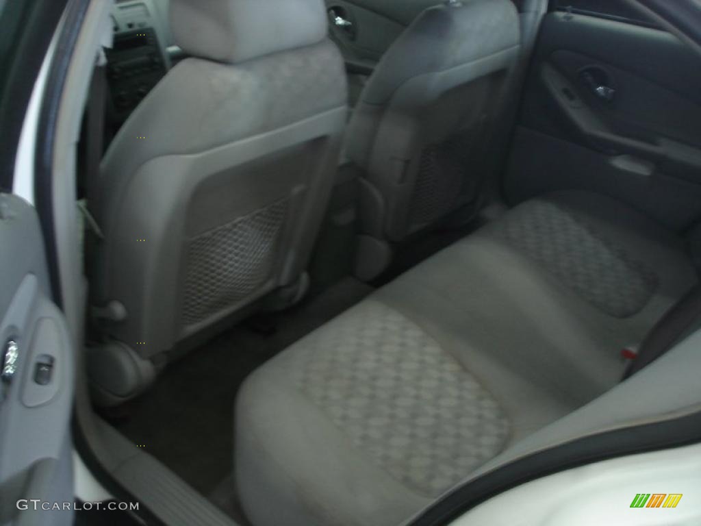 2005 Malibu LS V6 Sedan - White / Gray photo #2