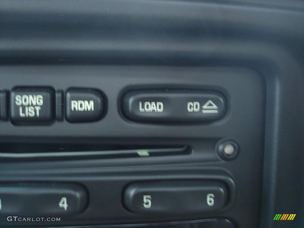 2003 Suburban 1500 Z71 4x4 - Light Pewter Metallic / Gray/Dark Charcoal photo #22