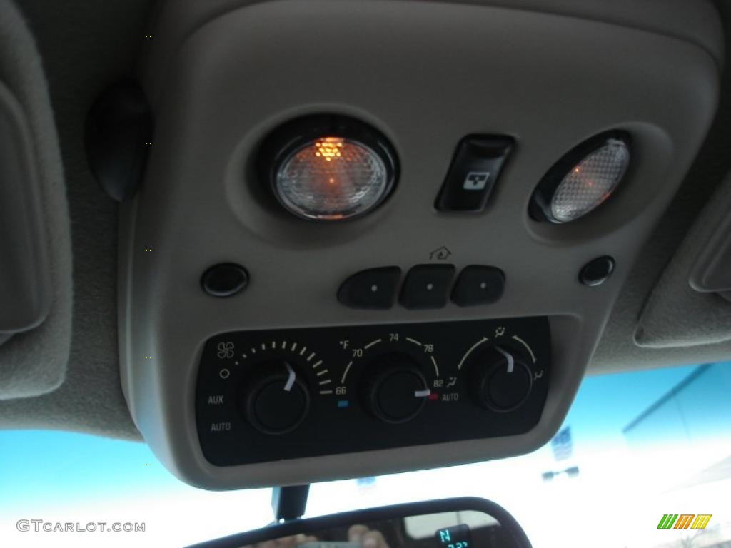 2003 Suburban 1500 Z71 4x4 - Light Pewter Metallic / Gray/Dark Charcoal photo #27