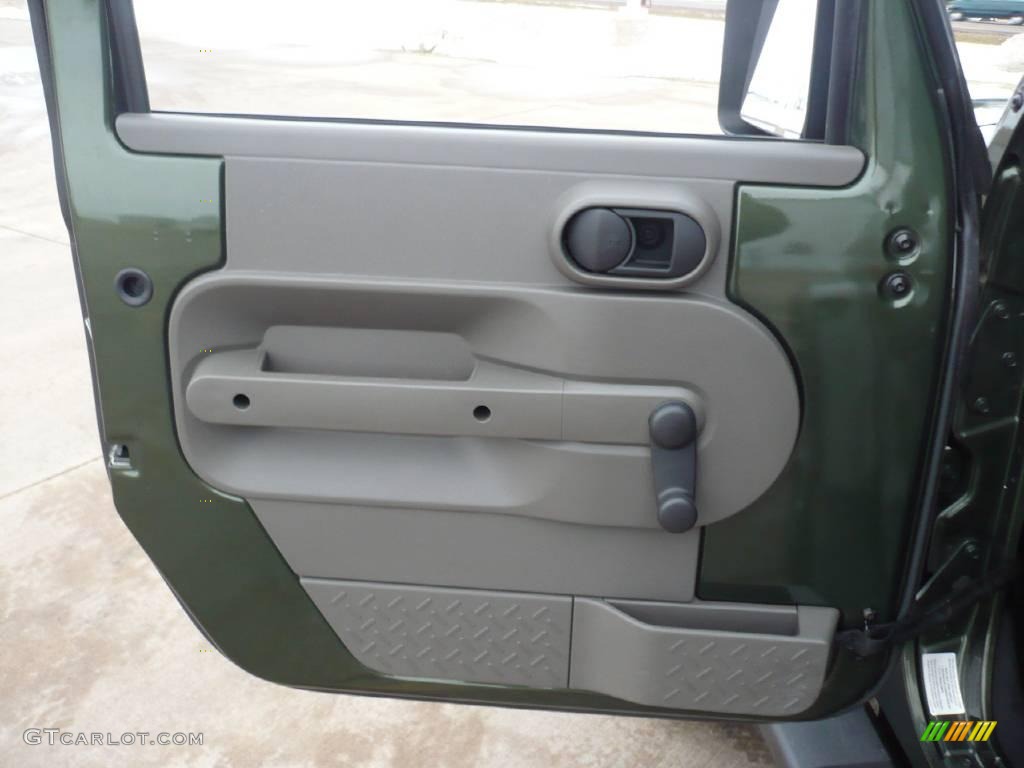 2008 Wrangler Sahara 4x4 - Jeep Green Metallic / Dark Khaki/Medium Khaki photo #19