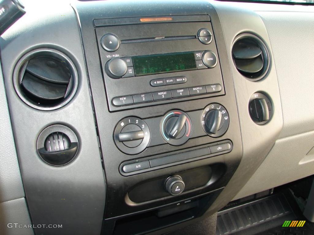 2004 F150 XLT Regular Cab 4x4 - Aspen Green Metallic / Dark Flint photo #8