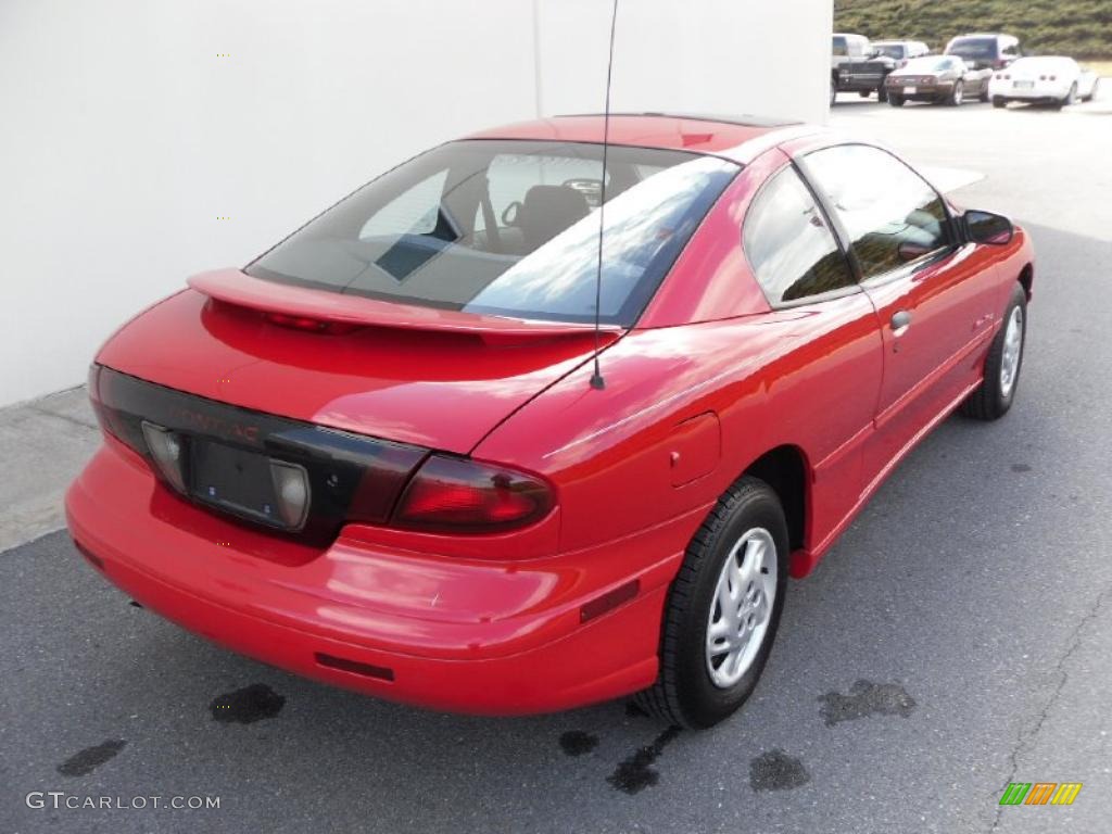 1998 Sunfire SE Coupe - Bright Red / Graphite photo #4