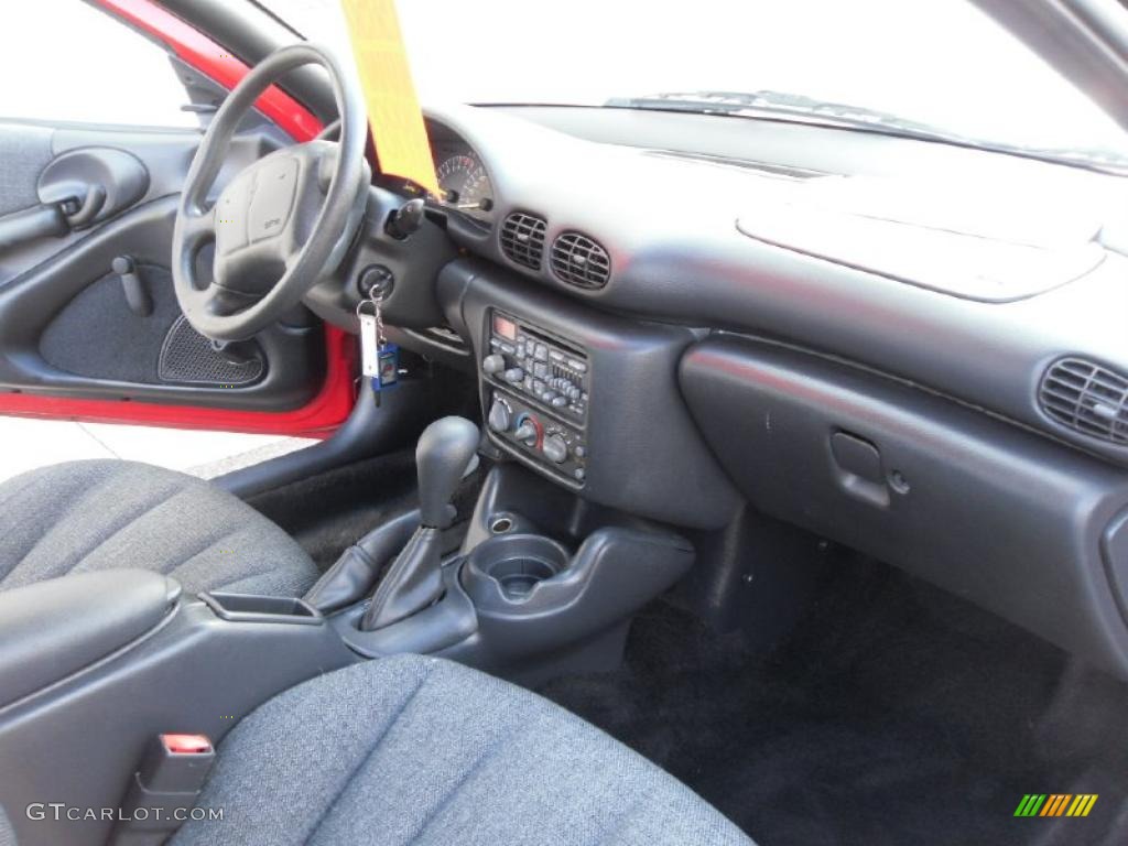 1998 Sunfire SE Coupe - Bright Red / Graphite photo #14