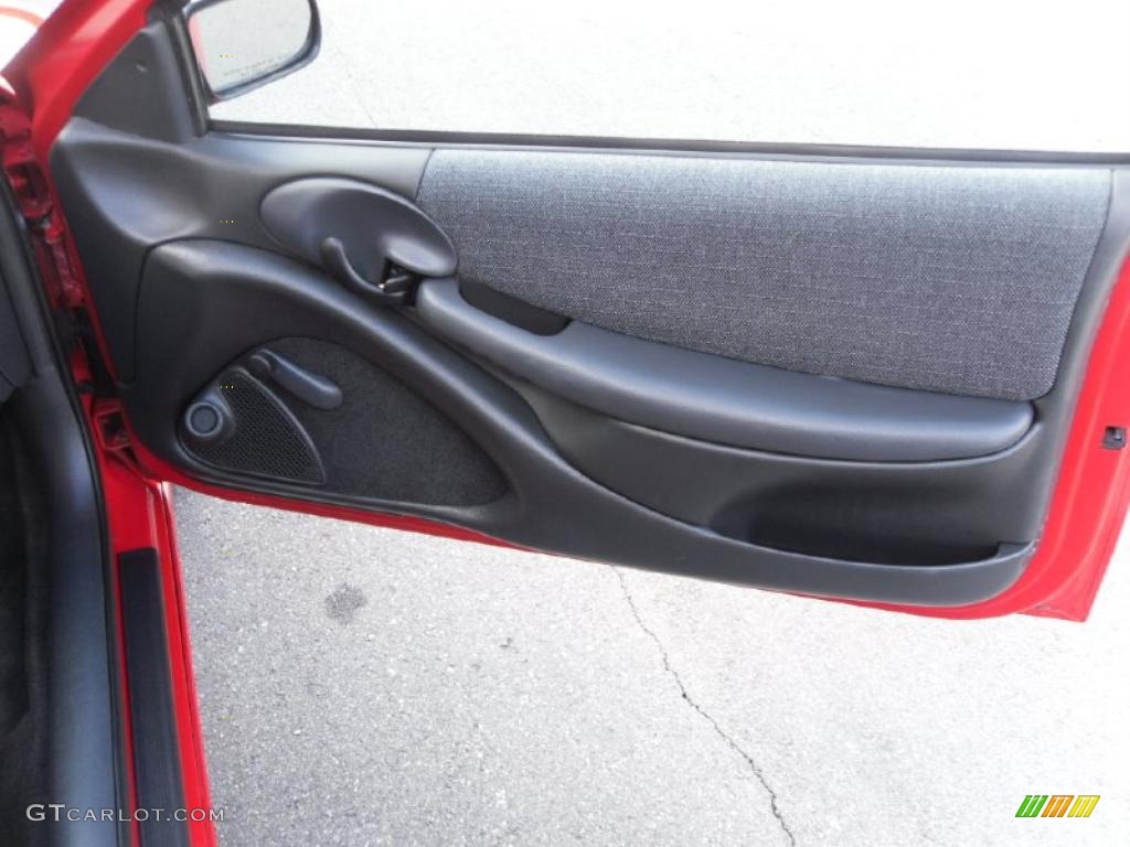 1998 Sunfire SE Coupe - Bright Red / Graphite photo #15
