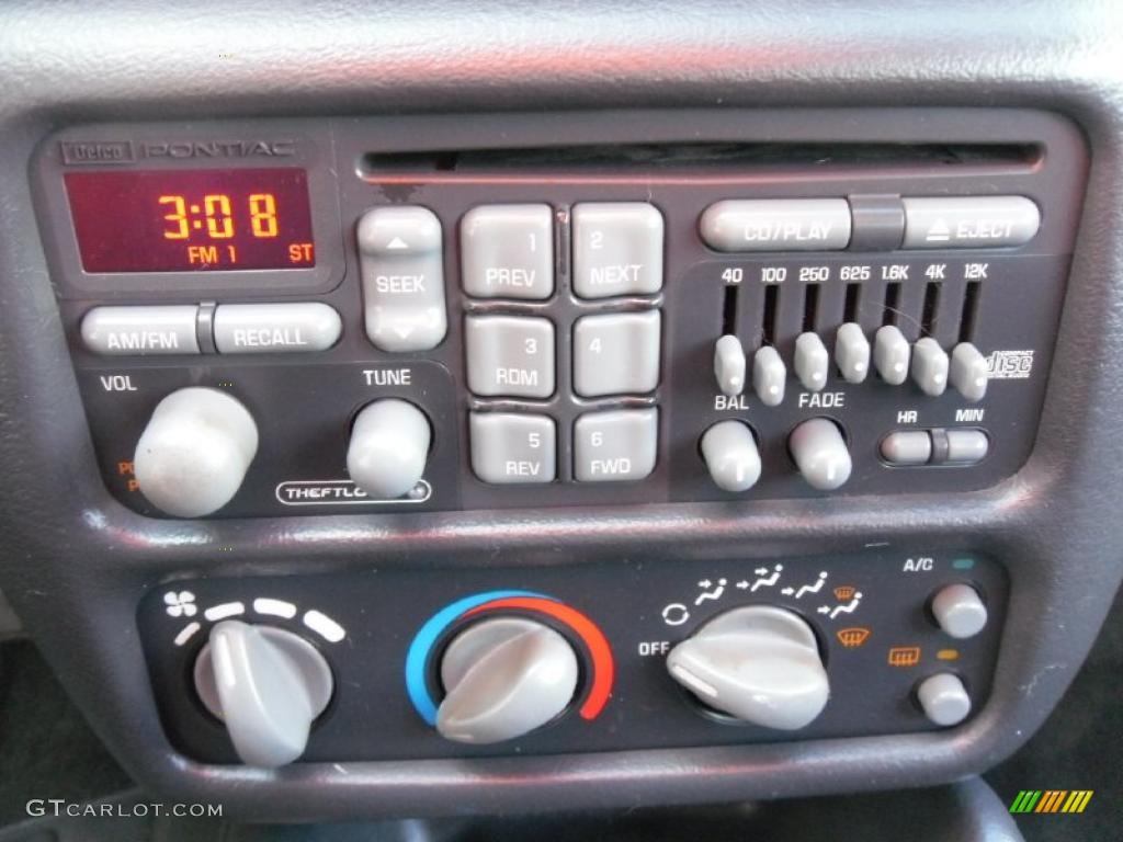 1998 Sunfire SE Coupe - Bright Red / Graphite photo #23