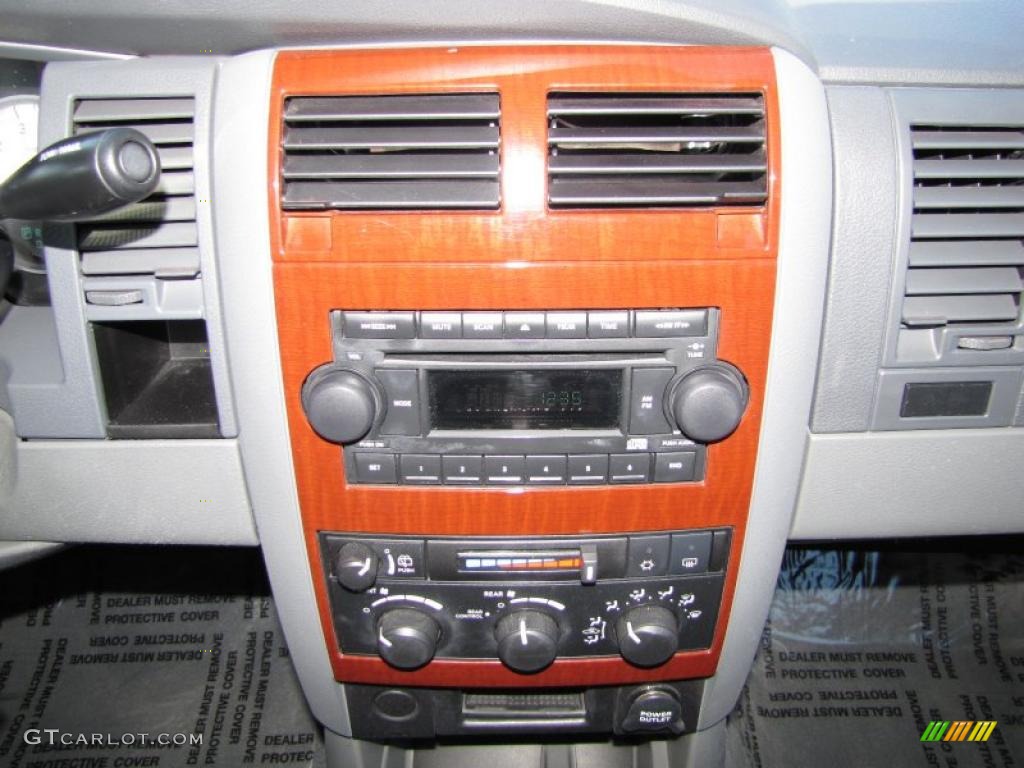2005 Durango SLT - Flame Red / Medium Slate Gray photo #15