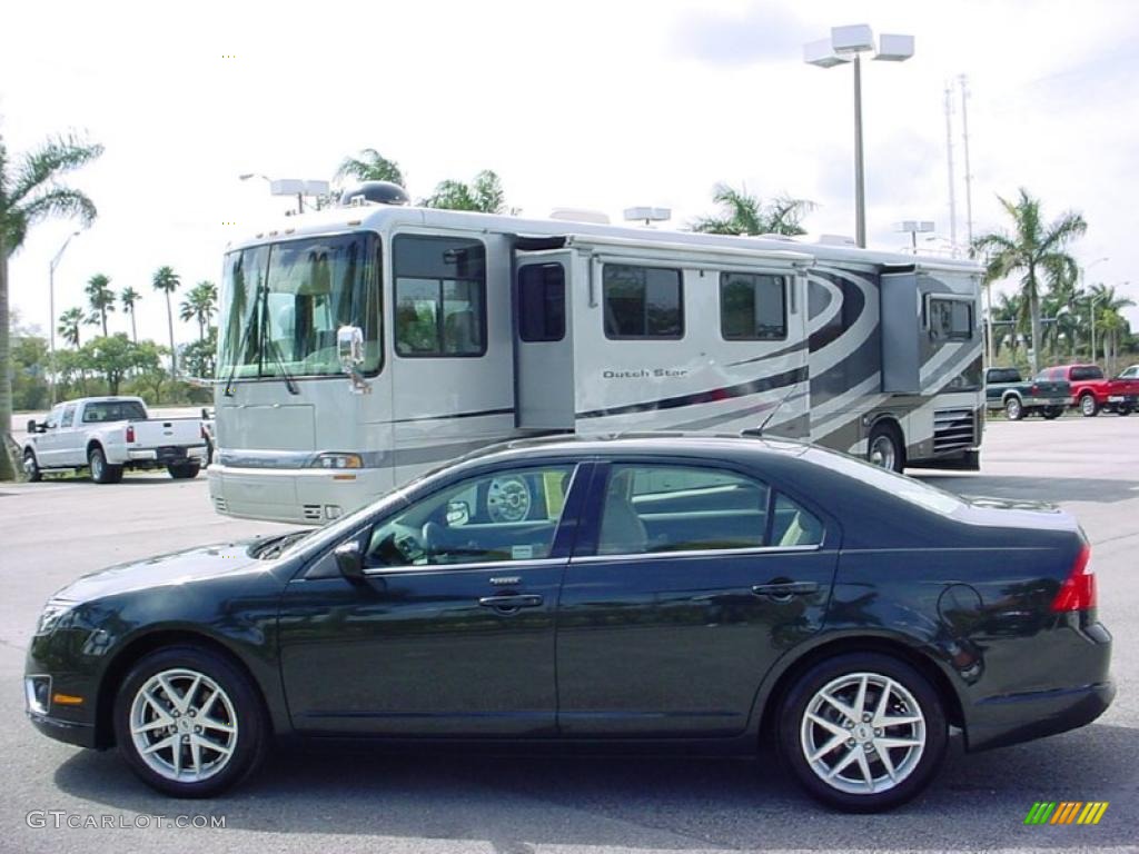 2010 Fusion SEL V6 - Atlantis Green Metallic / Camel photo #6