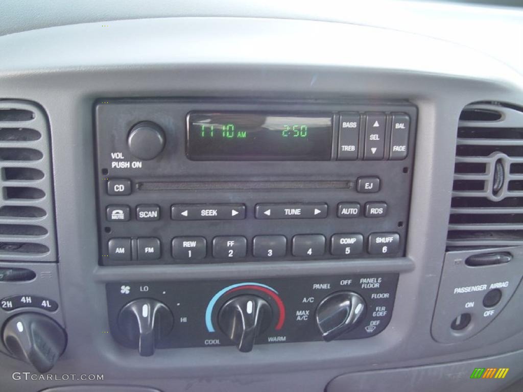 2002 F150 XLT SuperCab 4x4 - Oxford White / Dark Graphite photo #14