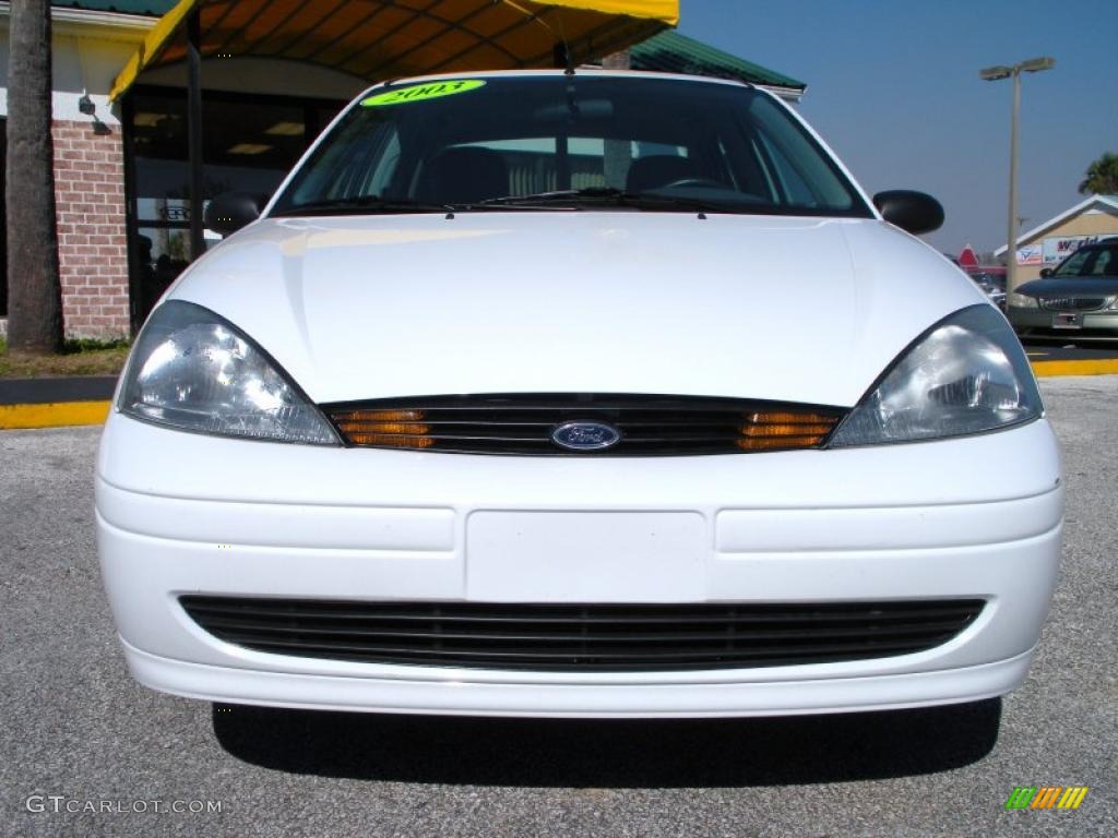 2003 Focus SE Sedan - Cloud 9 White / Medium Graphite photo #2