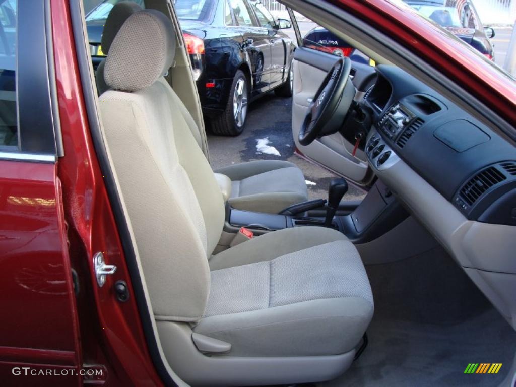 2005 Camry LE - Salsa Red Pearl / Taupe photo #18
