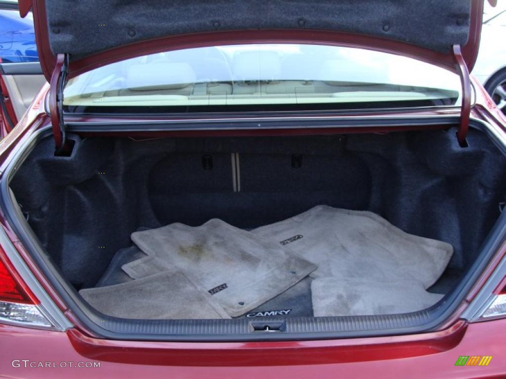 2005 Camry LE - Salsa Red Pearl / Taupe photo #28