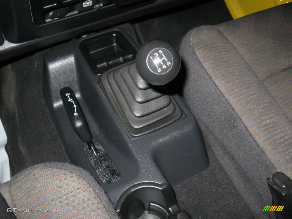 2004 Wrangler Sport 4x4 - Solar Yellow / Dark Slate Gray photo #25