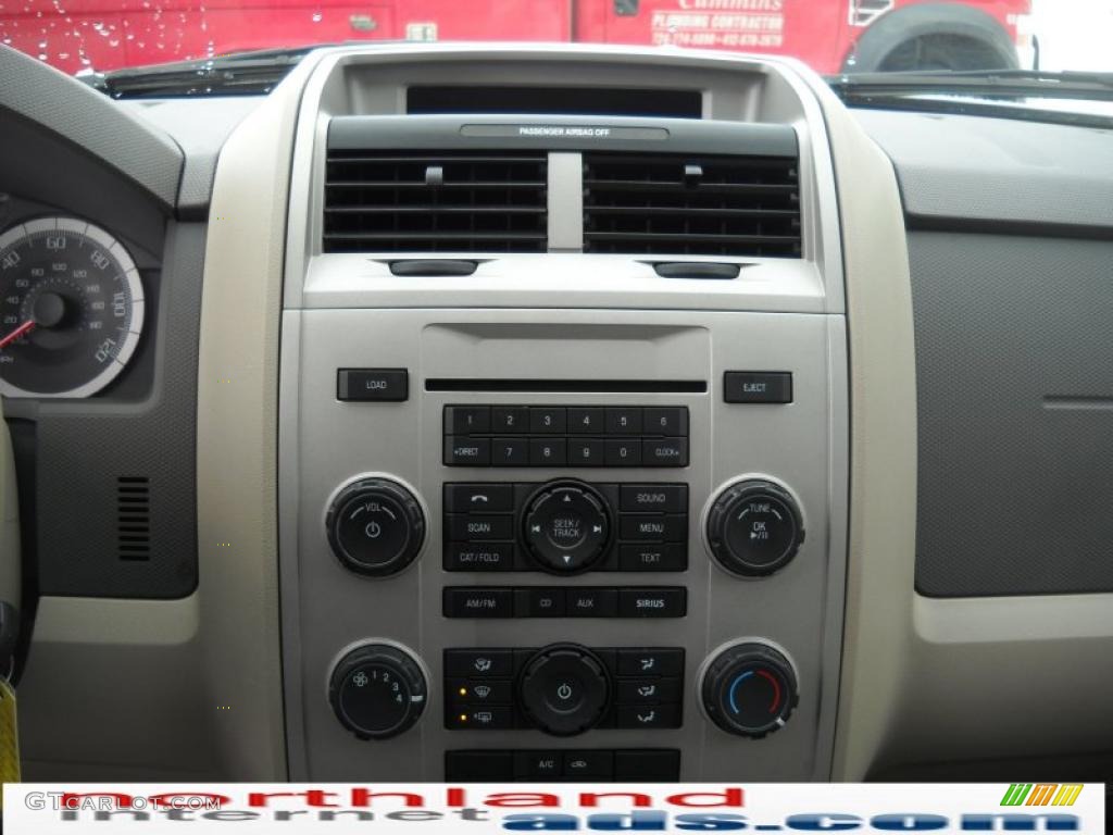 2009 Escape XLT V6 4WD - White Suede / Stone photo #17