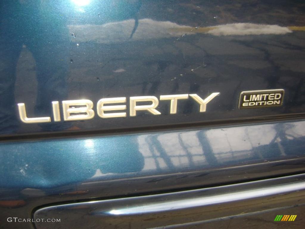 2002 Liberty Limited 4x4 - Patriot Blue Pearlcoat / Taupe photo #10