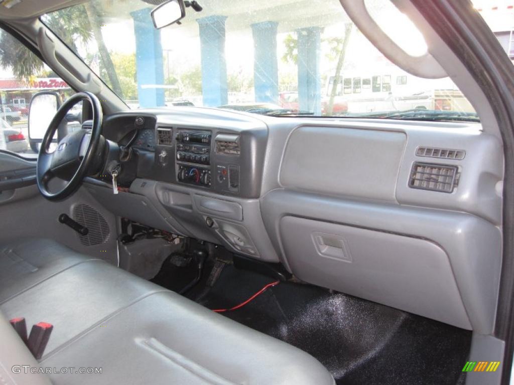 2003 F250 Super Duty XL Regular Cab 4x4 Utility - Oxford White / Medium Flint Grey photo #30