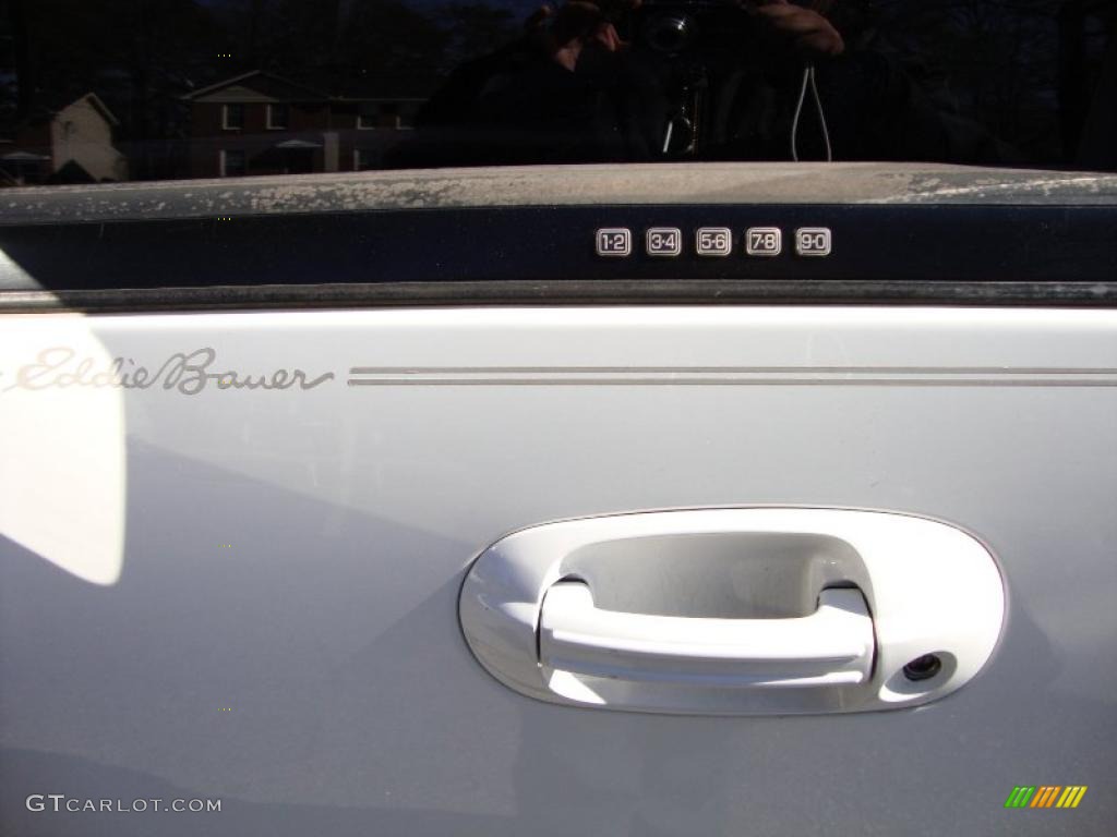 2003 Expedition Eddie Bauer - Oxford White / Medium Parchment photo #16
