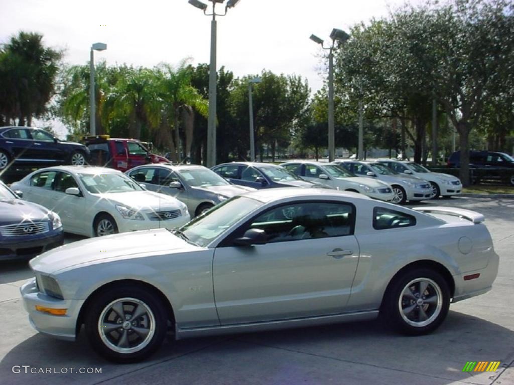 2006 Mustang GT Premium Coupe - Satin Silver Metallic / Dark Charcoal photo #6