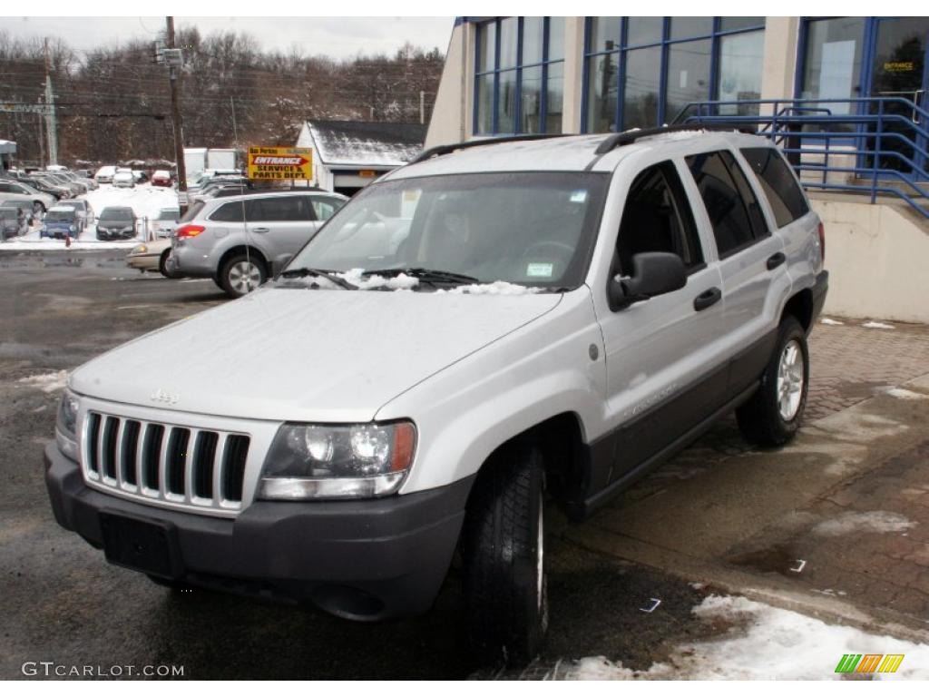 2004 Grand Cherokee Laredo 4x4 - Bright Silver Metallic / Dark Slate Gray photo #1