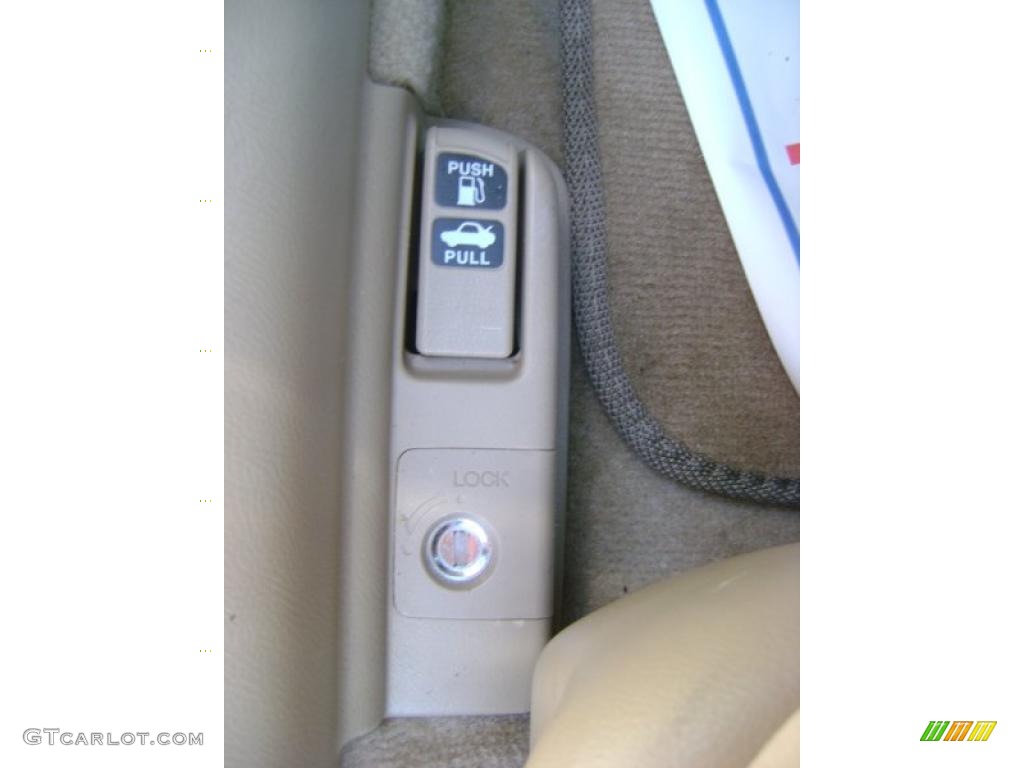 2007 Accord EX Sedan - Taffeta White / Ivory photo #15