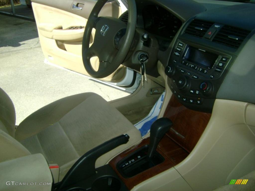 2007 Accord EX Sedan - Taffeta White / Ivory photo #24