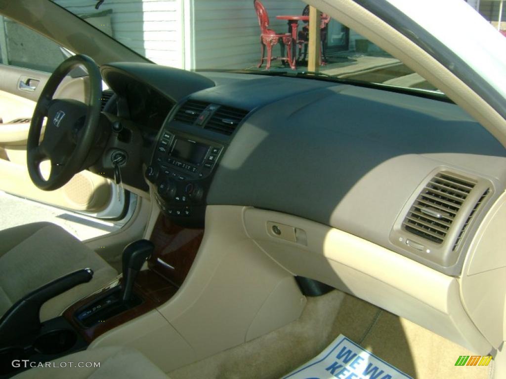 2007 Accord EX Sedan - Taffeta White / Ivory photo #27