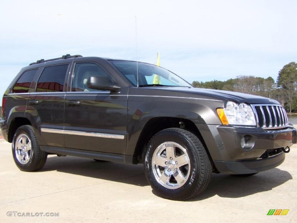 Dark Khaki Pearl Jeep Grand Cherokee