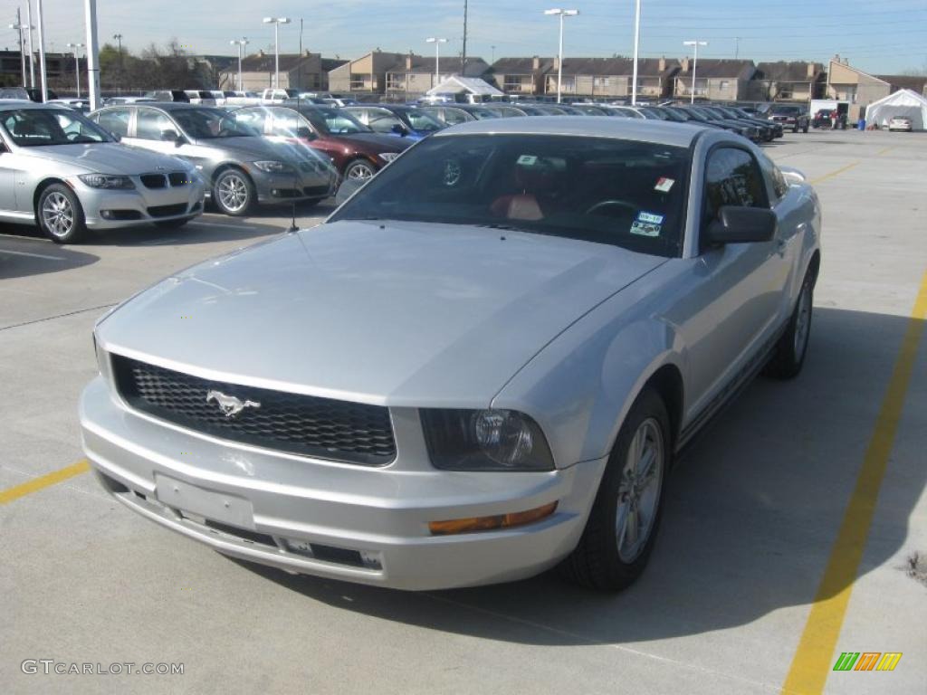 2006 Mustang V6 Premium Coupe - Satin Silver Metallic / Red/Dark Charcoal photo #1