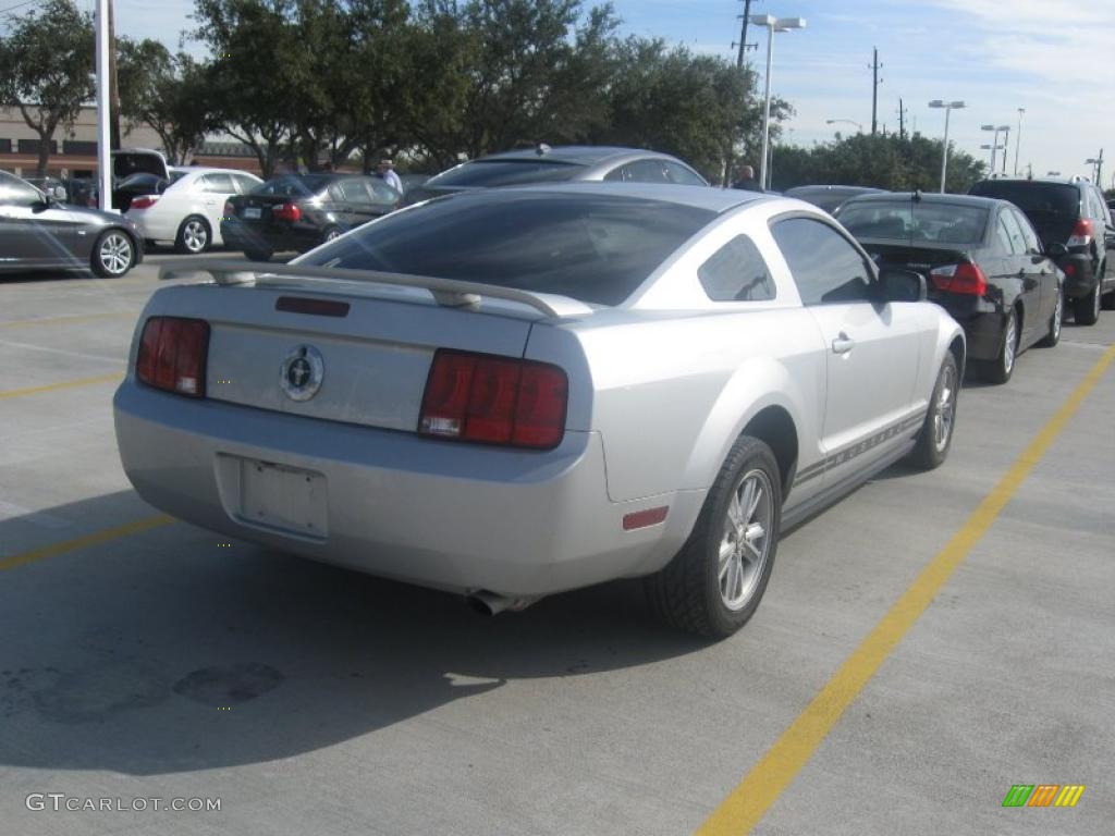 2006 Mustang V6 Premium Coupe - Satin Silver Metallic / Red/Dark Charcoal photo #4
