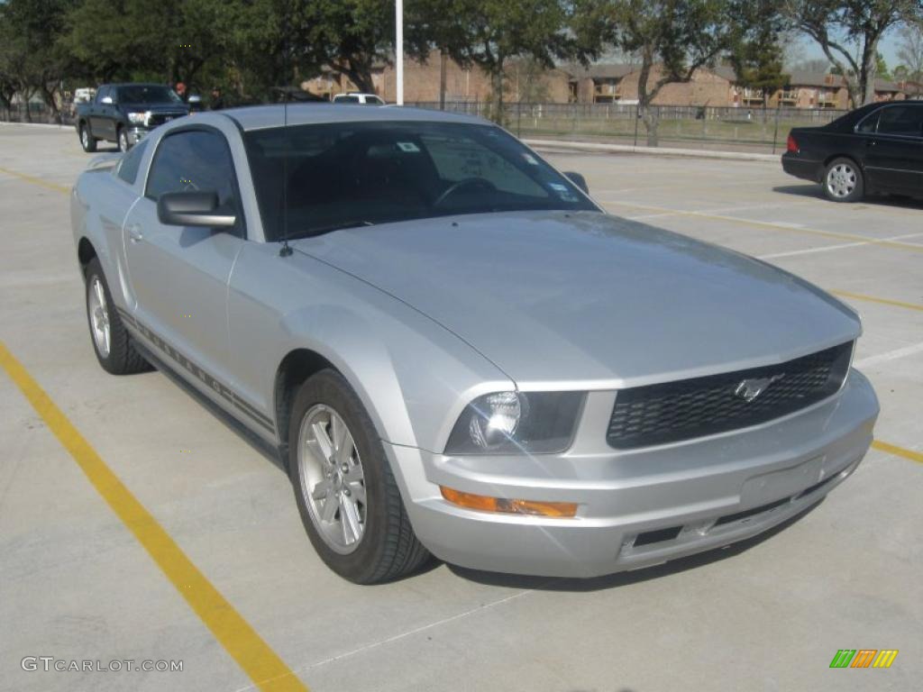 2006 Mustang V6 Premium Coupe - Satin Silver Metallic / Red/Dark Charcoal photo #6