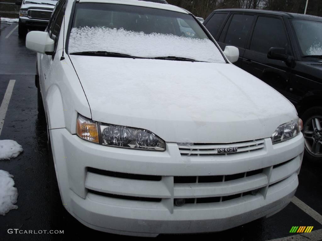 2002 Axiom AWD - Alpine White / Black/Tan photo #2