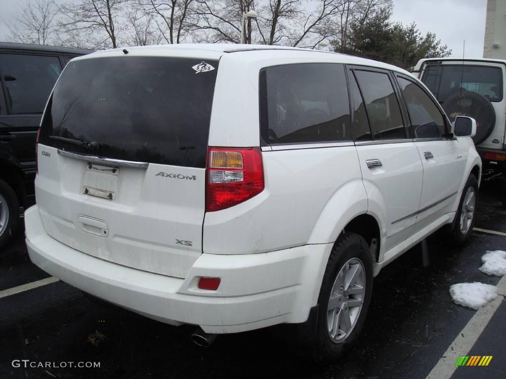 2002 Axiom AWD - Alpine White / Black/Tan photo #4
