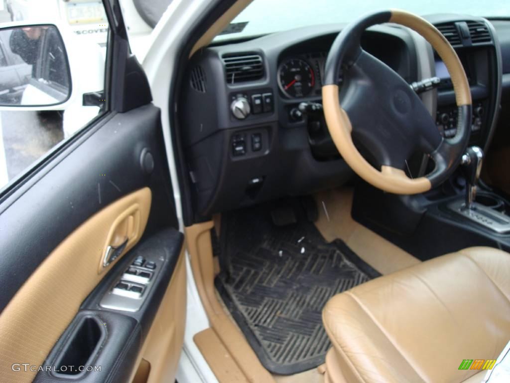 2002 Axiom AWD - Alpine White / Black/Tan photo #8