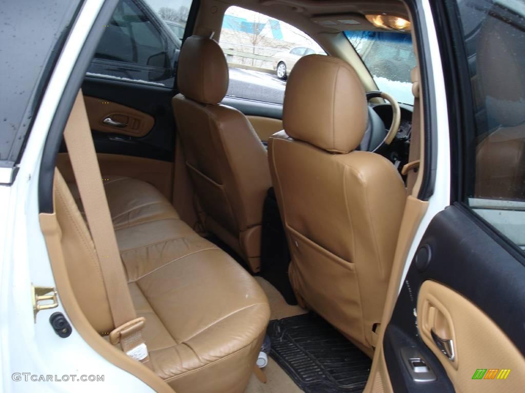 2002 Axiom AWD - Alpine White / Black/Tan photo #13