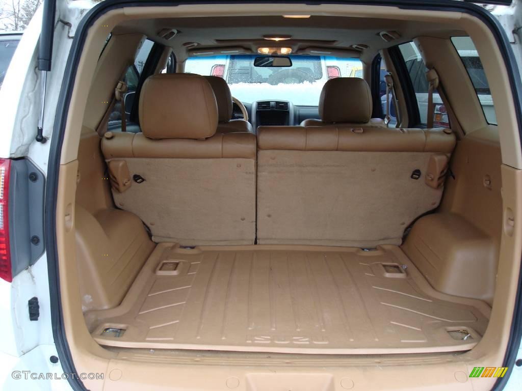 2002 Axiom AWD - Alpine White / Black/Tan photo #14