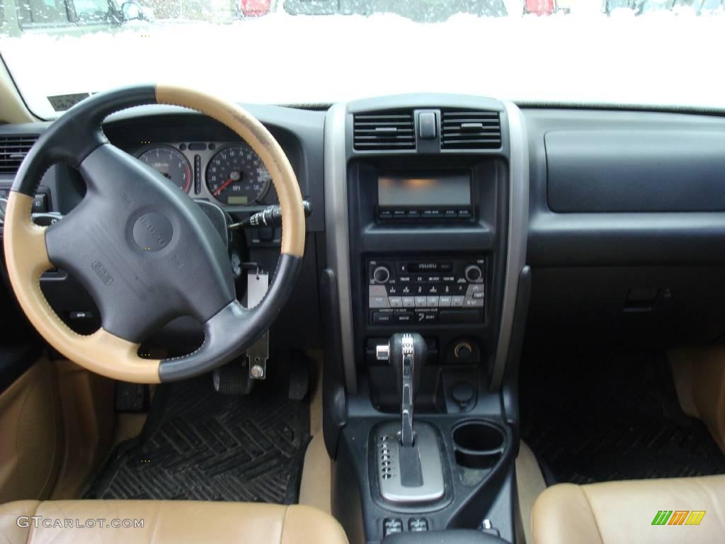 2002 Axiom AWD - Alpine White / Black/Tan photo #18