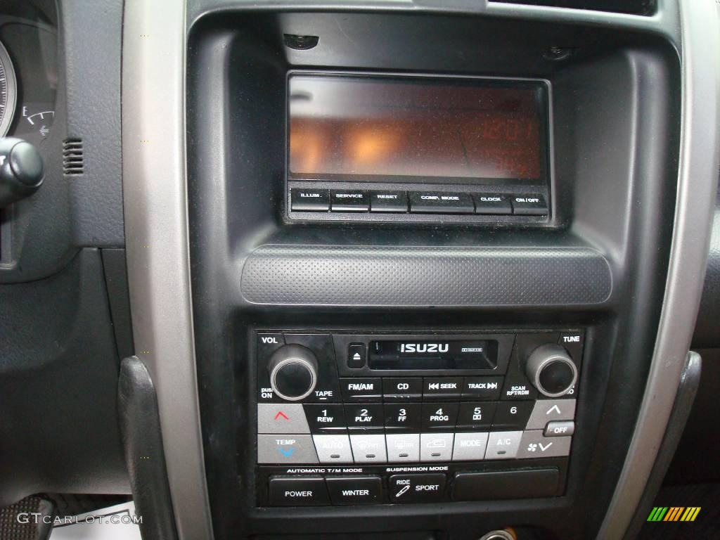 2002 Axiom AWD - Alpine White / Black/Tan photo #20