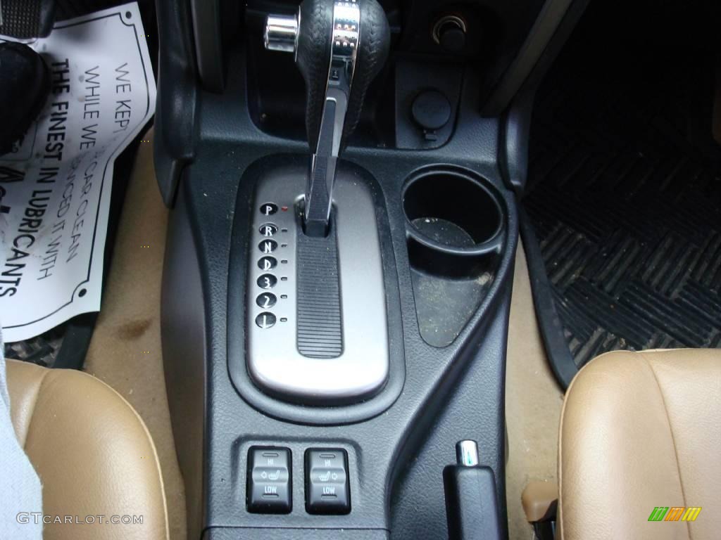 2002 Axiom AWD - Alpine White / Black/Tan photo #21