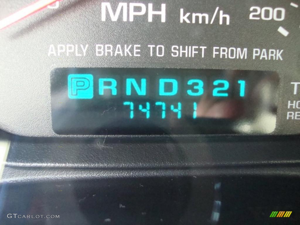 2005 Impala  - Medium Gray Metallic / Medium Gray photo #32