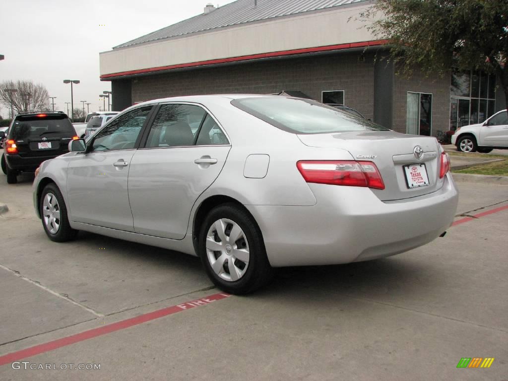 2009 Camry LE - Classic Silver Metallic / Ash photo #5
