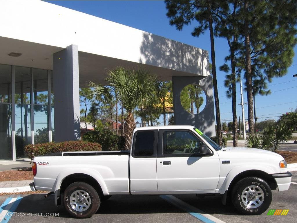 2001 B-Series Truck B4000 Dual Sport Cab Plus 4 - Classic White / Tan photo #2