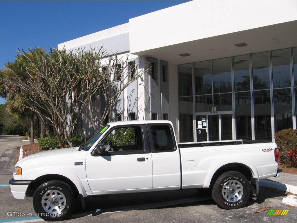 2001 B-Series Truck B4000 Dual Sport Cab Plus 4 - Classic White / Tan photo #5