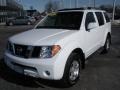 2007 Avalanche White Nissan Pathfinder SE 4x4  photo #1